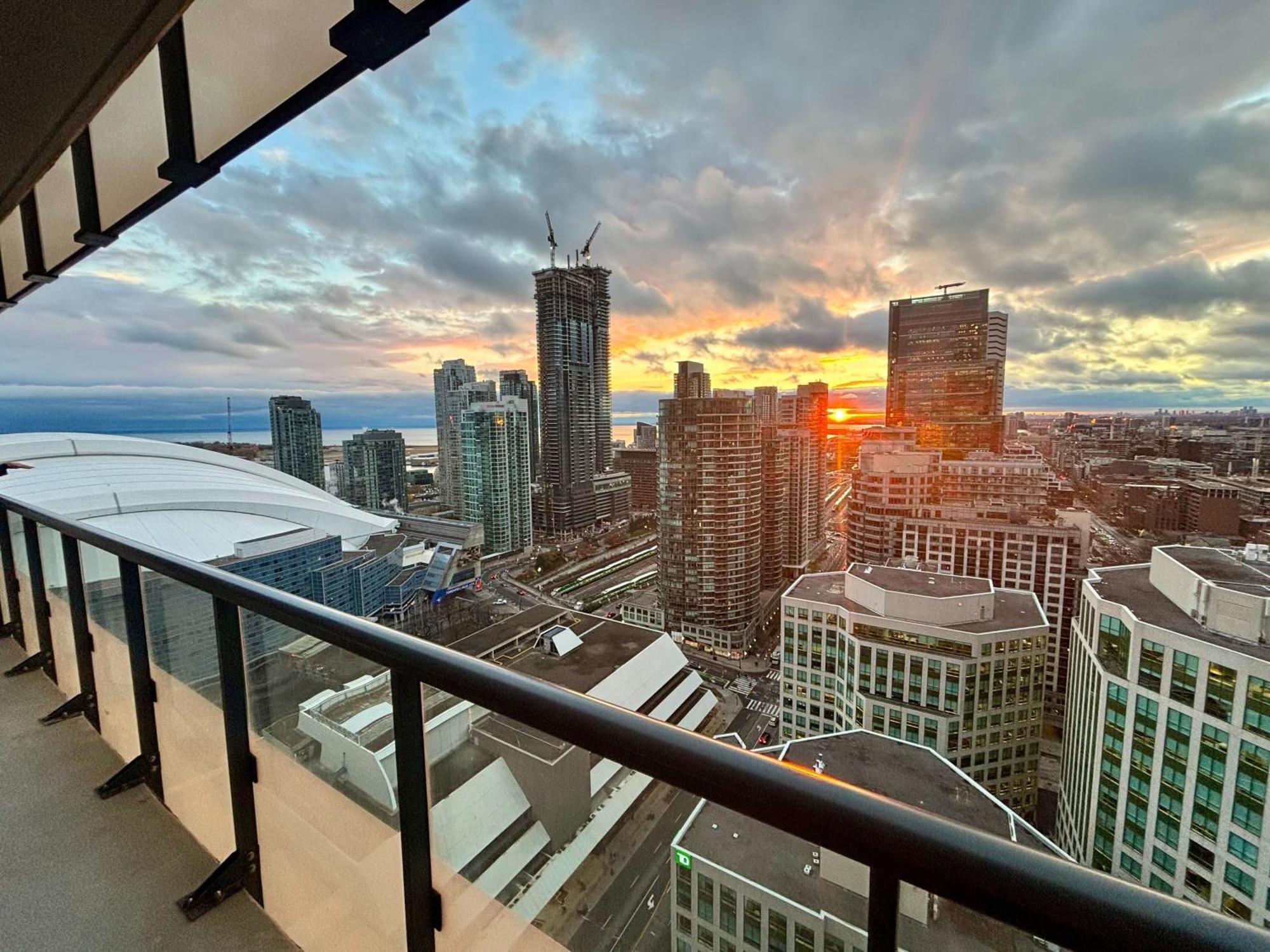 Stylish Suite At 300 Front Street W Toronto Exterior photo