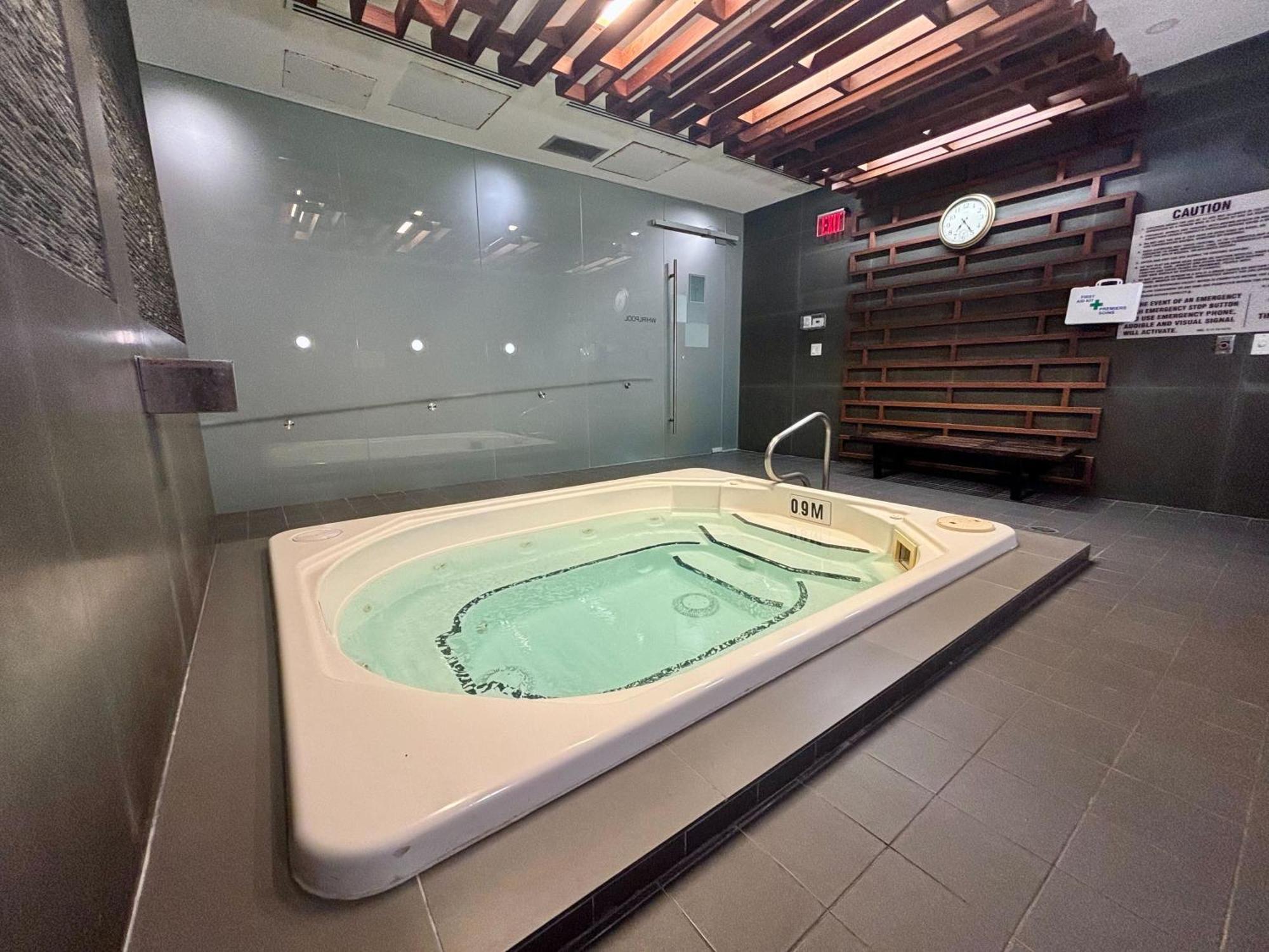 Stylish Suite At 300 Front Street W Toronto Exterior photo
